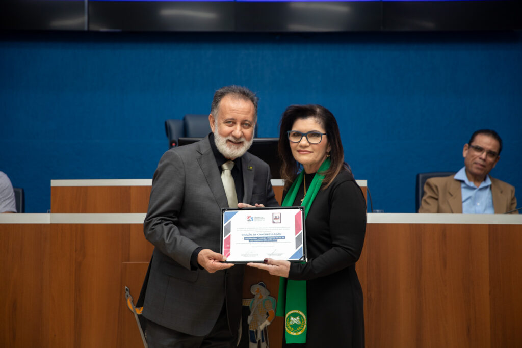 Câmara entrega Título e Moções durante solenidade Câmara entrega Título e Moções durante solenidade