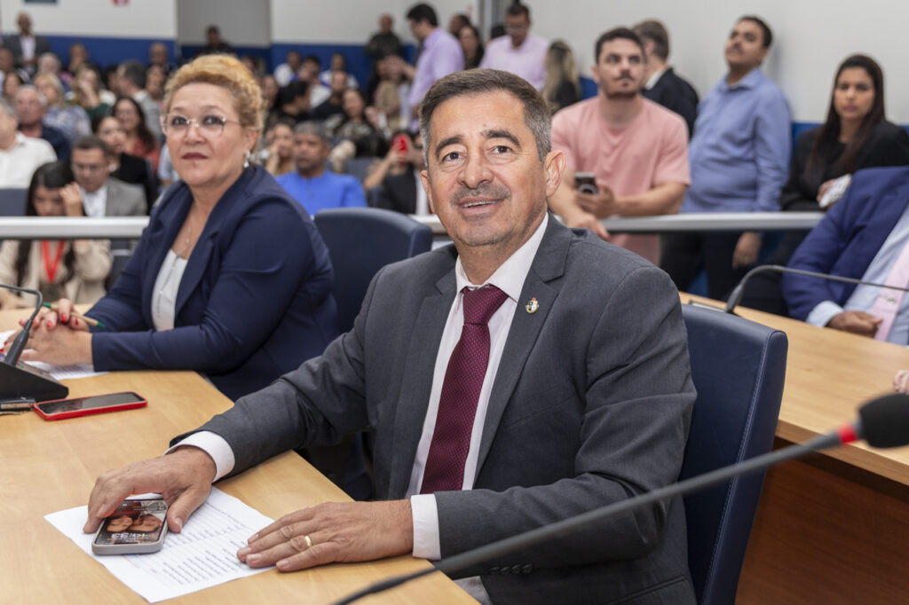 Advogados recebem a “Comenda Mérito à Ordem” em solenidade na Câmara de Vereadores