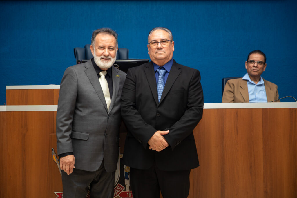 Câmara entrega Título e Moções durante solenidade Câmara entrega Título e Moções durante solenidade