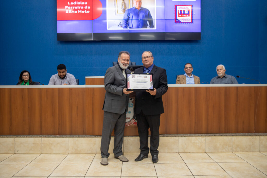 Câmara entrega Título e Moções durante solenidade Câmara entrega Título e Moções durante solenidade