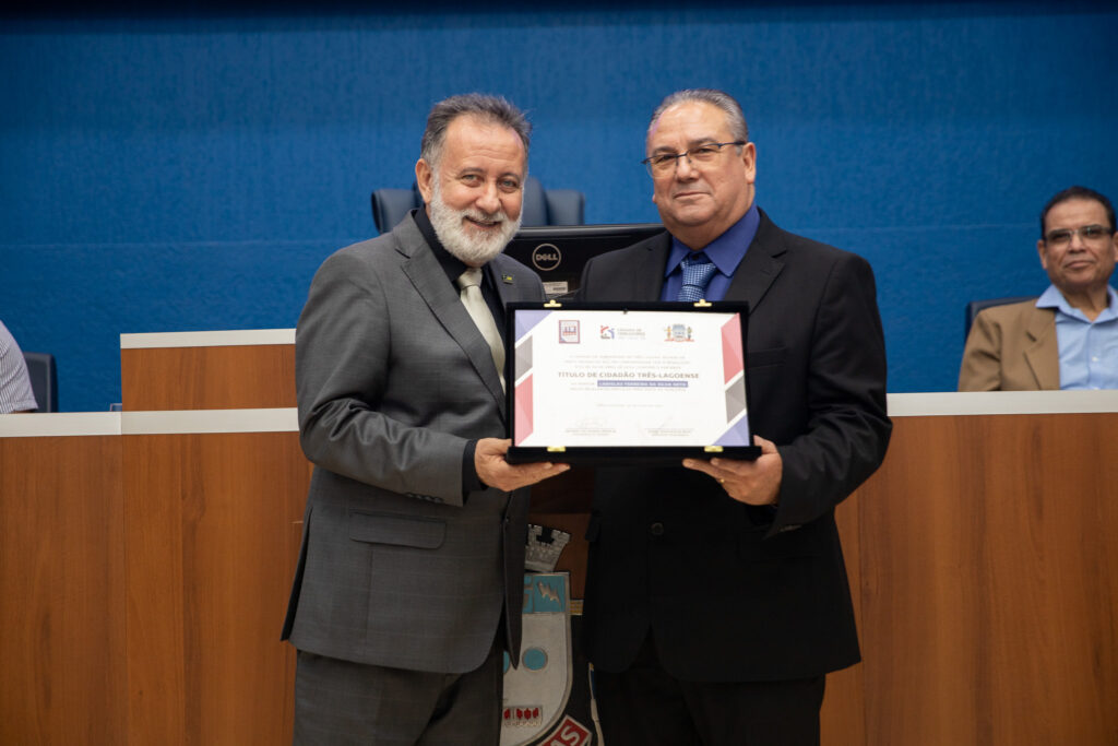 Câmara entrega Título e Moções durante solenidade Câmara entrega Título e Moções durante solenidade