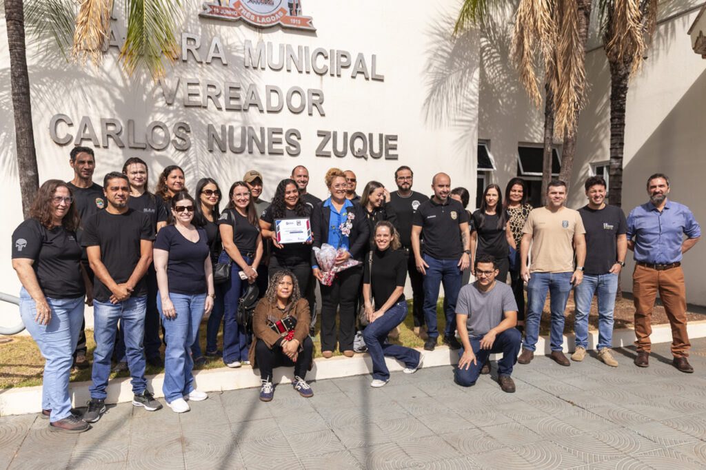 Investigadora da DAM é homenageada por ato de bravura que impediu possível feminicídio por lutador amador de MMA Investigadora da DAM é homenageada por ato de bravura que impediu possível feminicídio por lutador amador de MMA