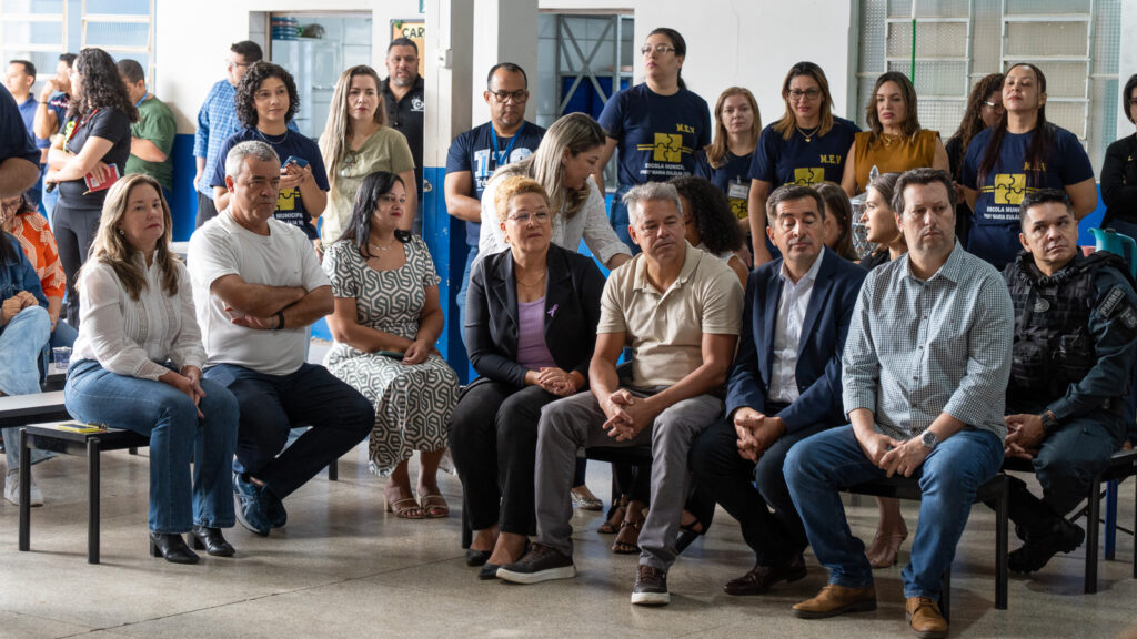 Vereadores participam de entrega dos kits escolares e Sala de Regulação