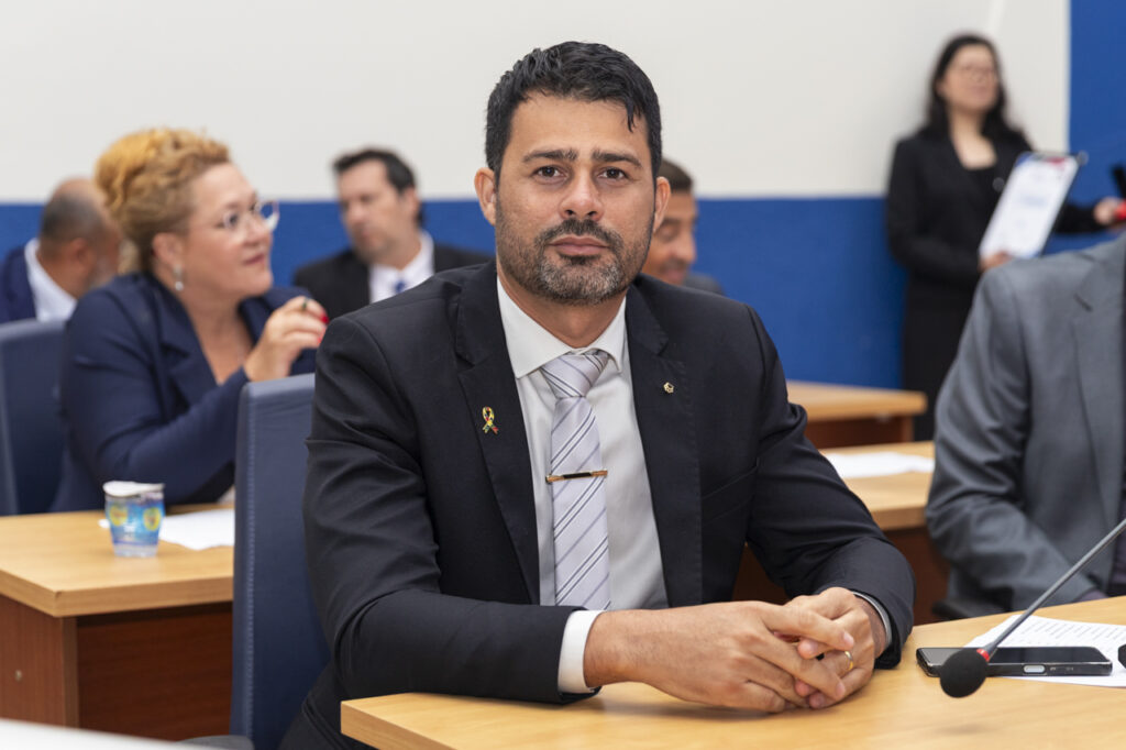 Advogados recebem a “Comenda Mérito à Ordem” em solenidade na Câmara de Vereadores
