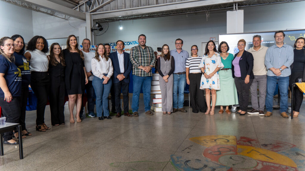 Vereadores participam de entrega dos kits escolares e Sala de Regulação