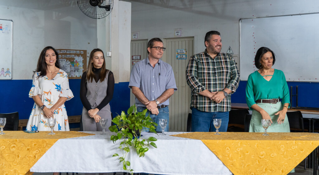 Vereadores participam de entrega dos kits escolares e Sala de Regulação