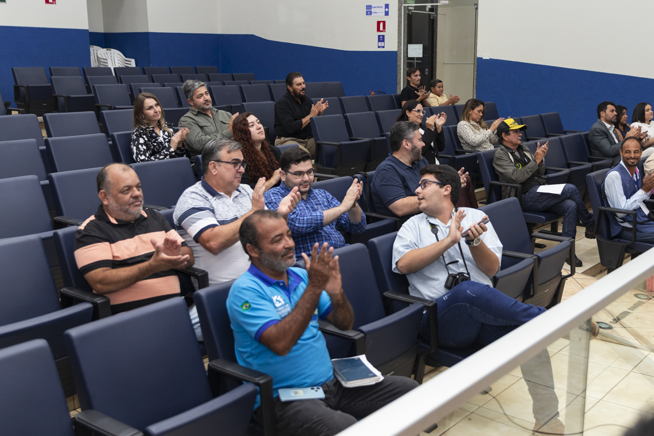 Jovens vereadores apresentam projetos de lei visando diagnóstico tardio do autismo e combate ao cyberbullying Jovens vereadores apresentam projetos de lei visando diagnóstico tardio do autismo e combate ao cyberbullying