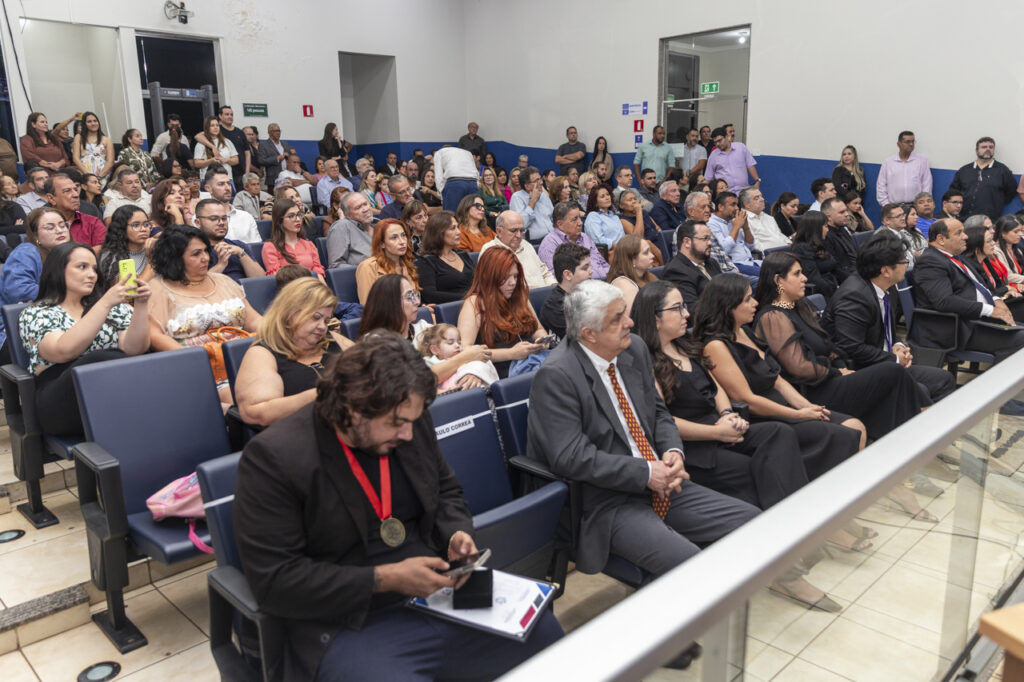 Advogados recebem a “Comenda Mérito à Ordem” em solenidade na Câmara de Vereadores
