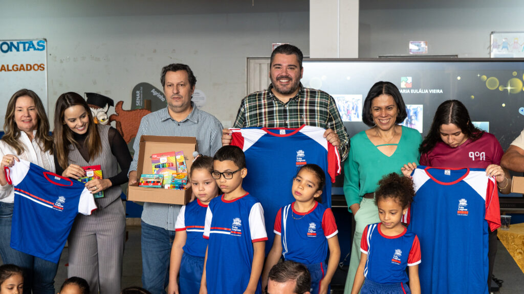 Vereadores participam de entrega dos kits escolares e Sala de Regulação