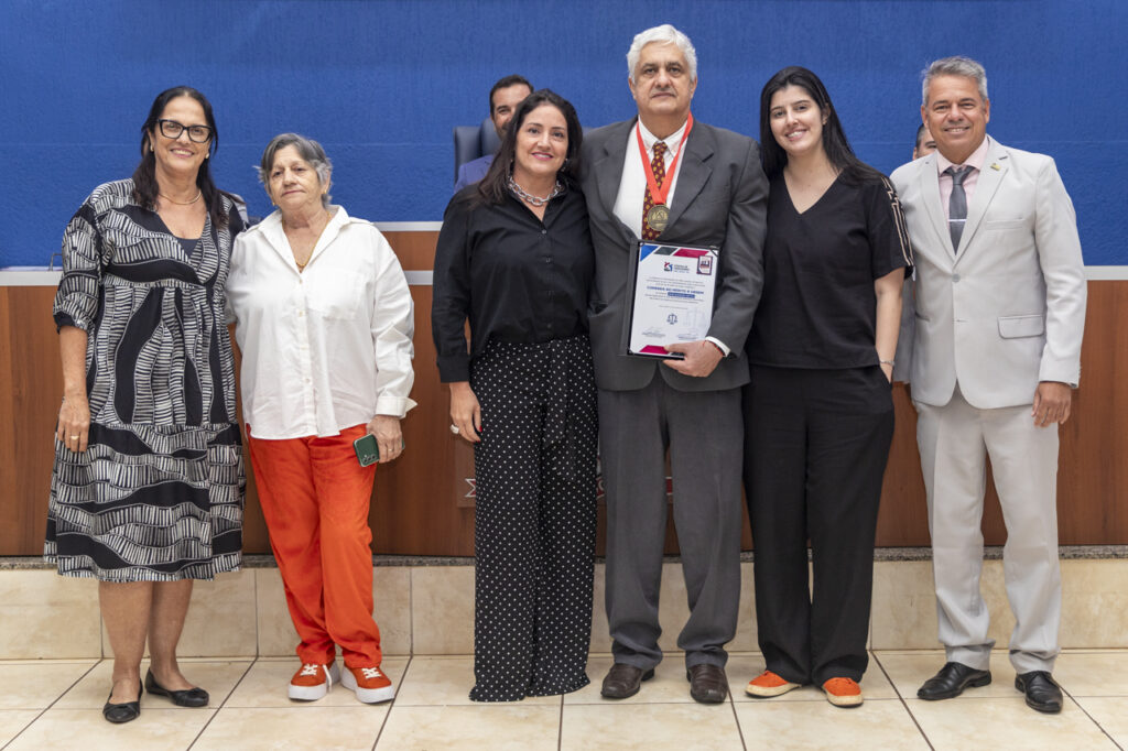Advogados recebem a “Comenda Mérito à Ordem” em solenidade na Câmara de Vereadores