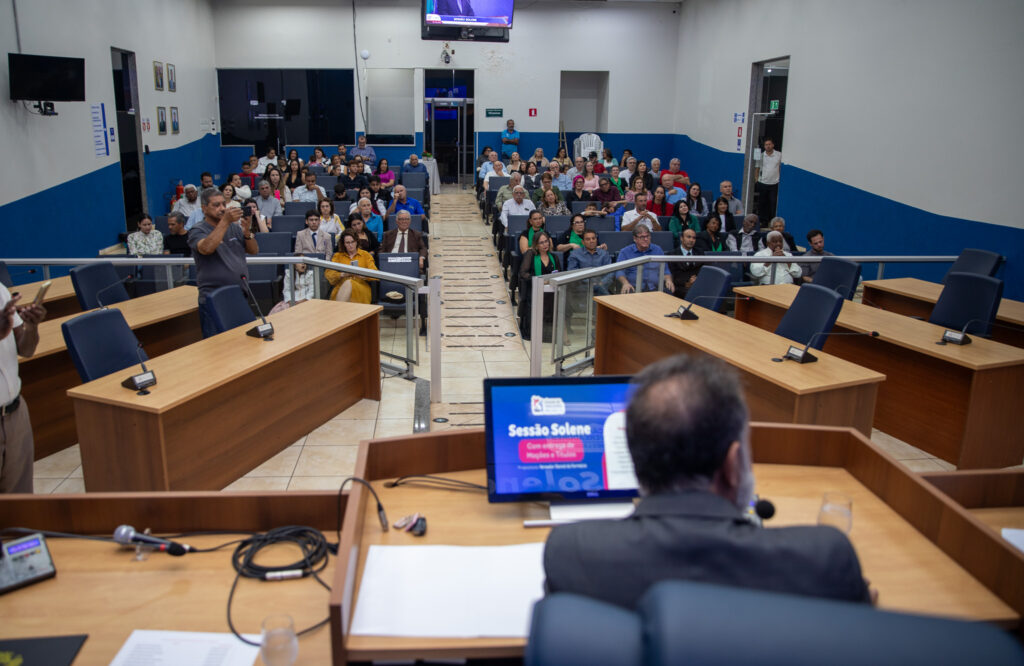 Câmara entrega Título e Moções durante solenidade Câmara entrega Título e Moções durante solenidade