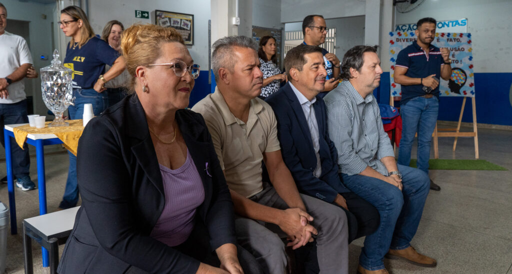 Vereadores participam de entrega dos kits escolares e Sala de Regulação