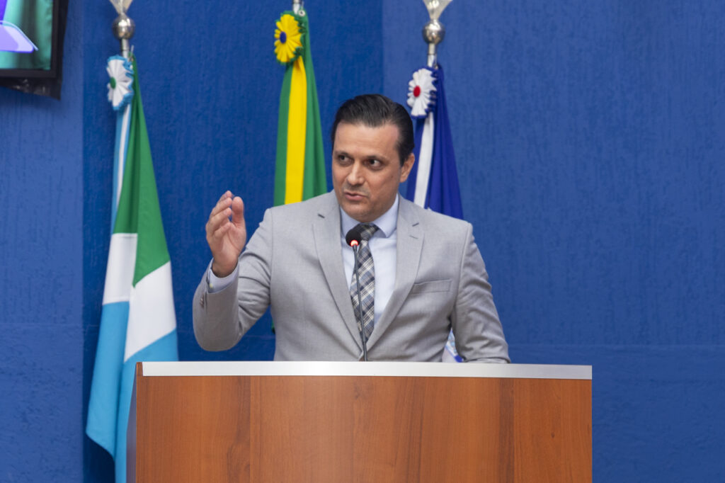 Advogados recebem a “Comenda Mérito à Ordem” em solenidade na Câmara de Vereadores