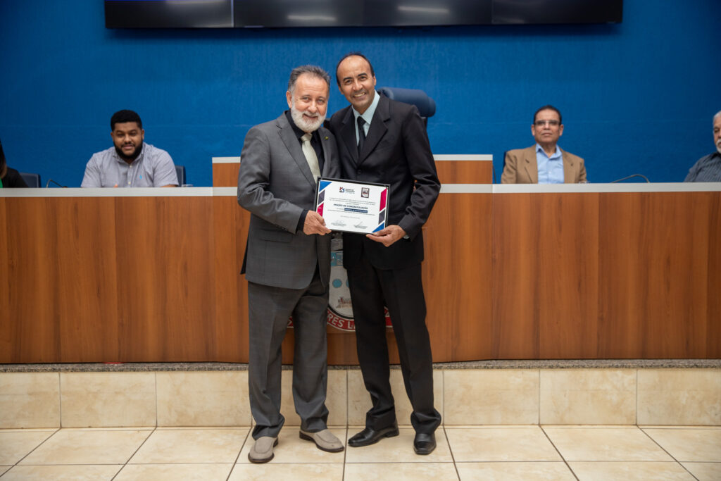 Câmara entrega Título e Moções durante solenidade Câmara entrega Título e Moções durante solenidade