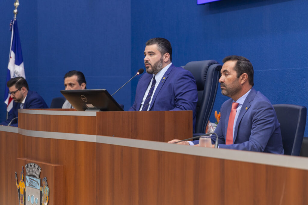 Advogados recebem a “Comenda Mérito à Ordem” em solenidade na Câmara de Vereadores