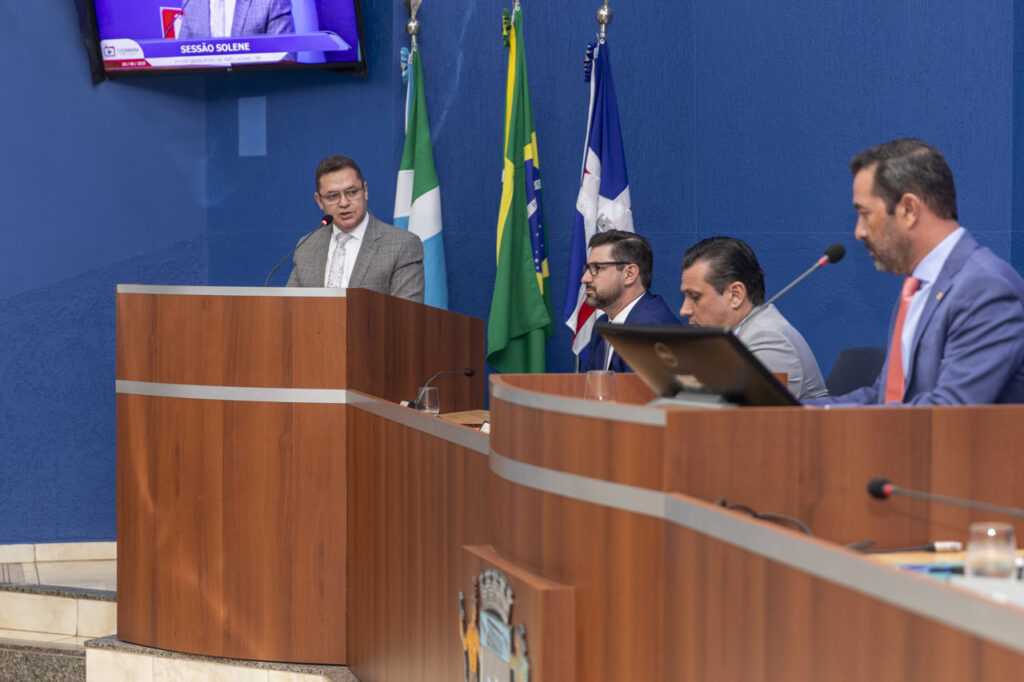 Advogados recebem a “Comenda Mérito à Ordem” em solenidade na Câmara de Vereadores