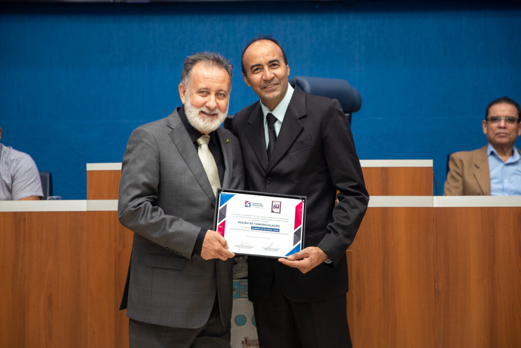 Câmara entrega Título e Moções durante solenidade Câmara entrega Título e Moções durante solenidade