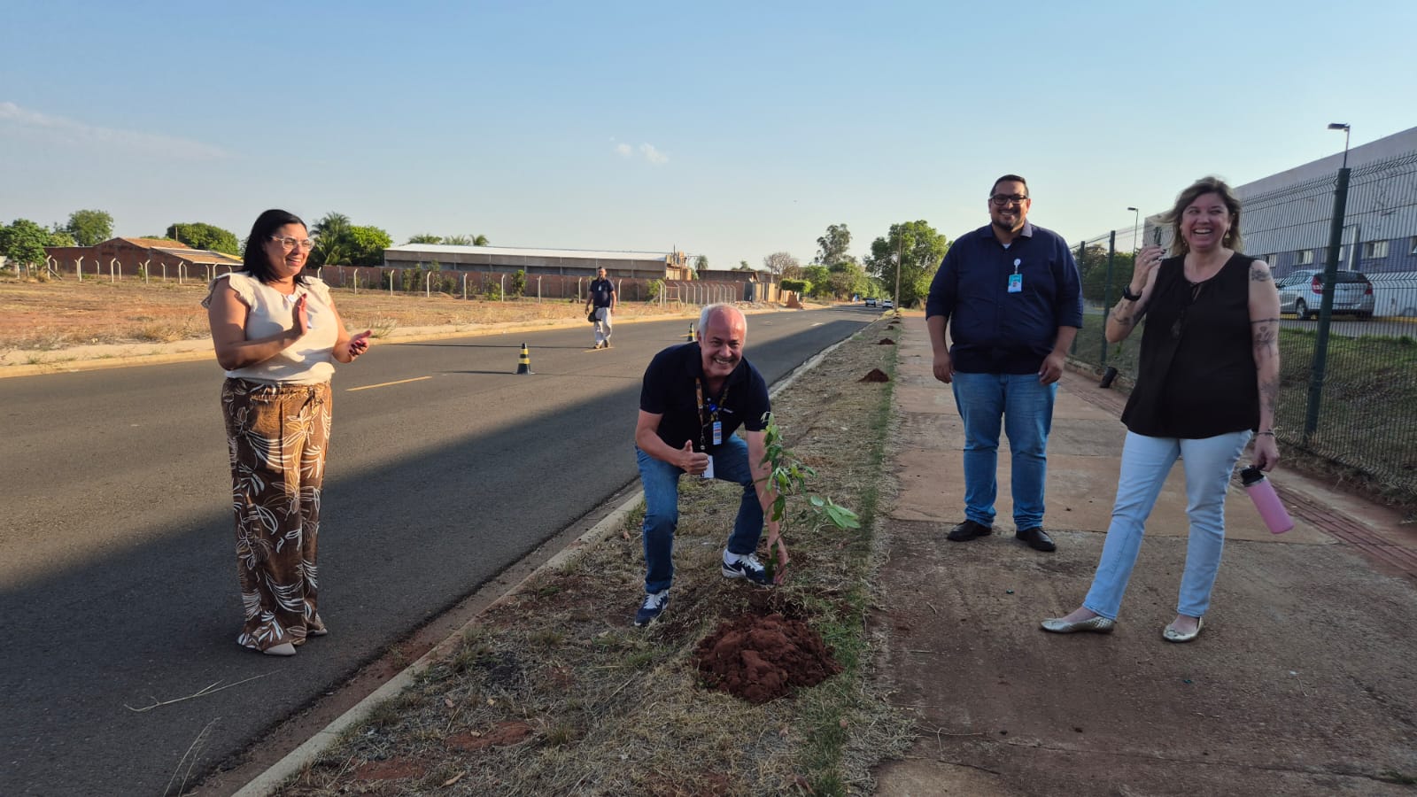 Hospital Regional da Costa Leste Magid Thomé realiza plantio de árvores pelo futuro sustentável