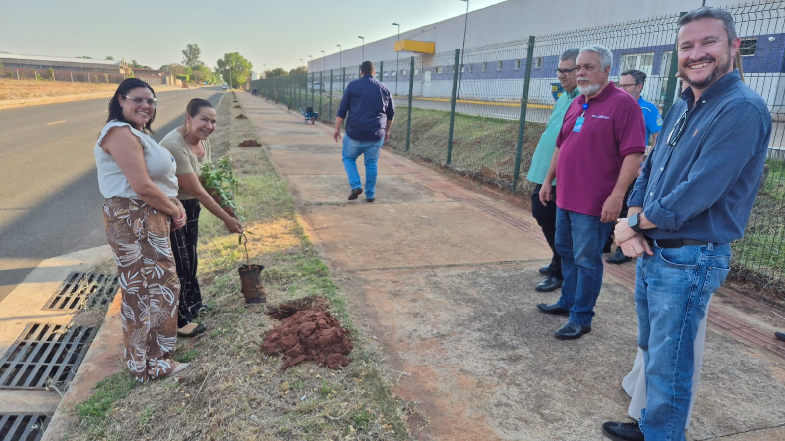 Hospital Regional da Costa Leste Magid Thomé realiza plantio de árvores pelo futuro sustentável