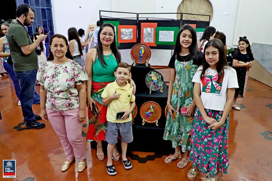 Diretoria de Cultura faz abertura oficial da exposição de artes “Bicho que Voa”