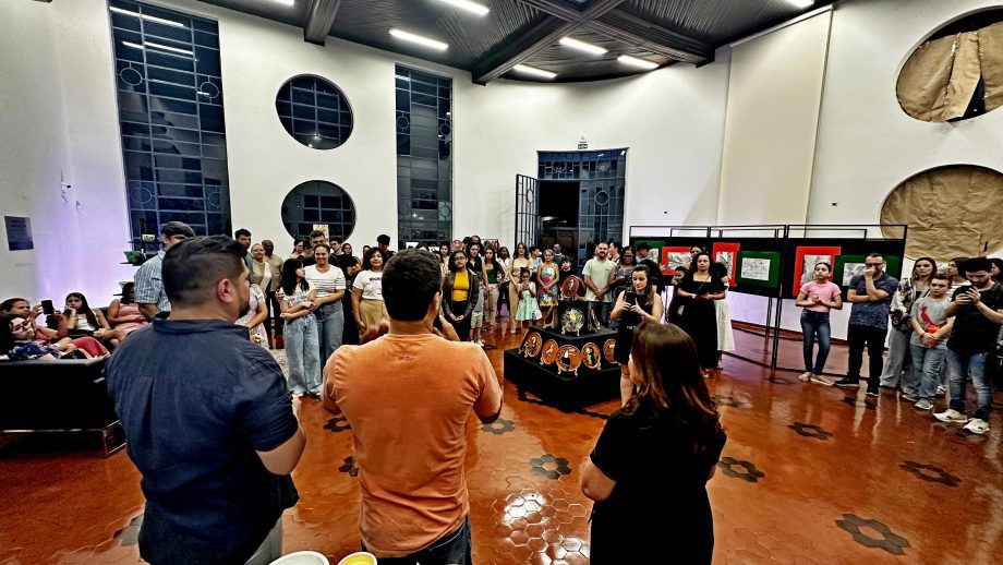 Diretoria de Cultura faz abertura oficial da exposição de artes “Bicho que Voa”