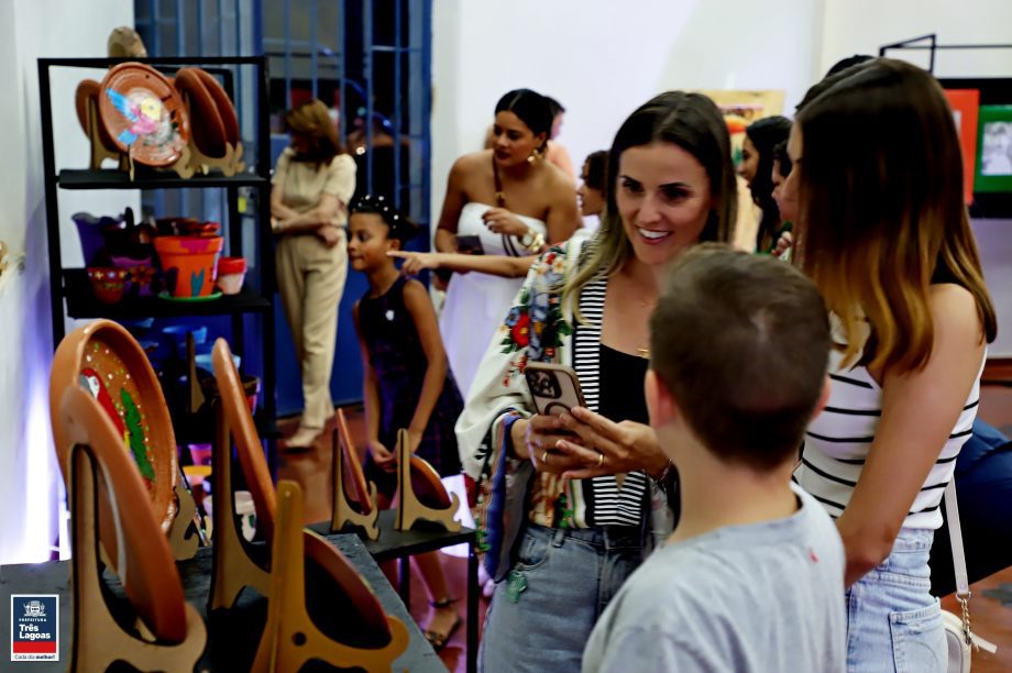 Diretoria de Cultura faz abertura oficial da exposição de artes “Bicho que Voa”
