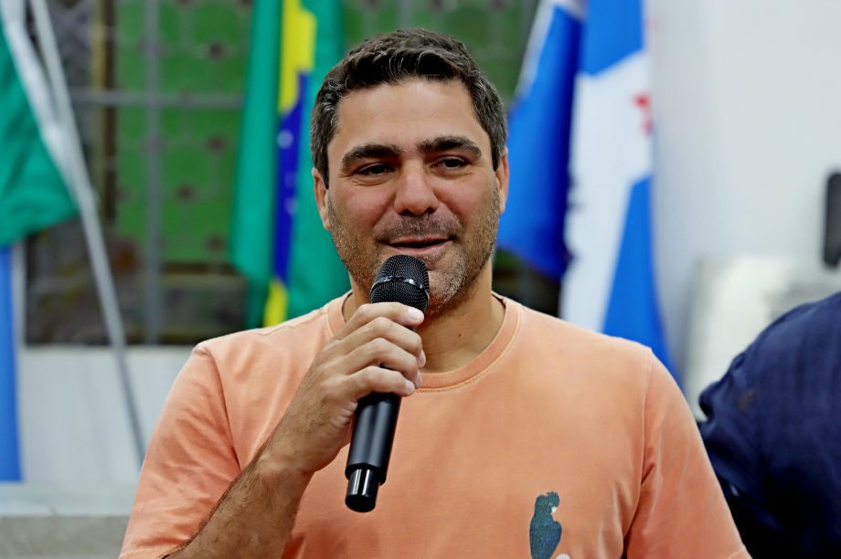 Diretoria de Cultura faz abertura oficial da exposição de artes “Bicho que Voa”