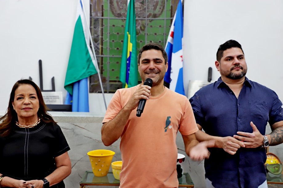 Diretoria de Cultura faz abertura oficial da exposição de artes “Bicho que Voa”