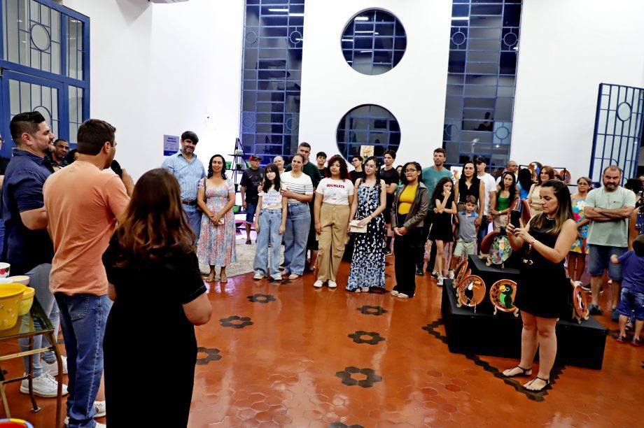 Diretoria de Cultura faz abertura oficial da exposição de artes “Bicho que Voa”