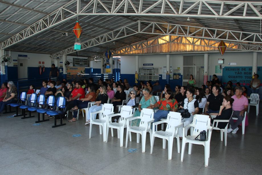 Dez Anos depois: Cápsula do Tempo é aberta e emociona comunidade da Escola Gentil Montalvão Dez Anos depois: Cápsula do Tempo é aberta e emociona comunidade da Escola Gentil Montalvão