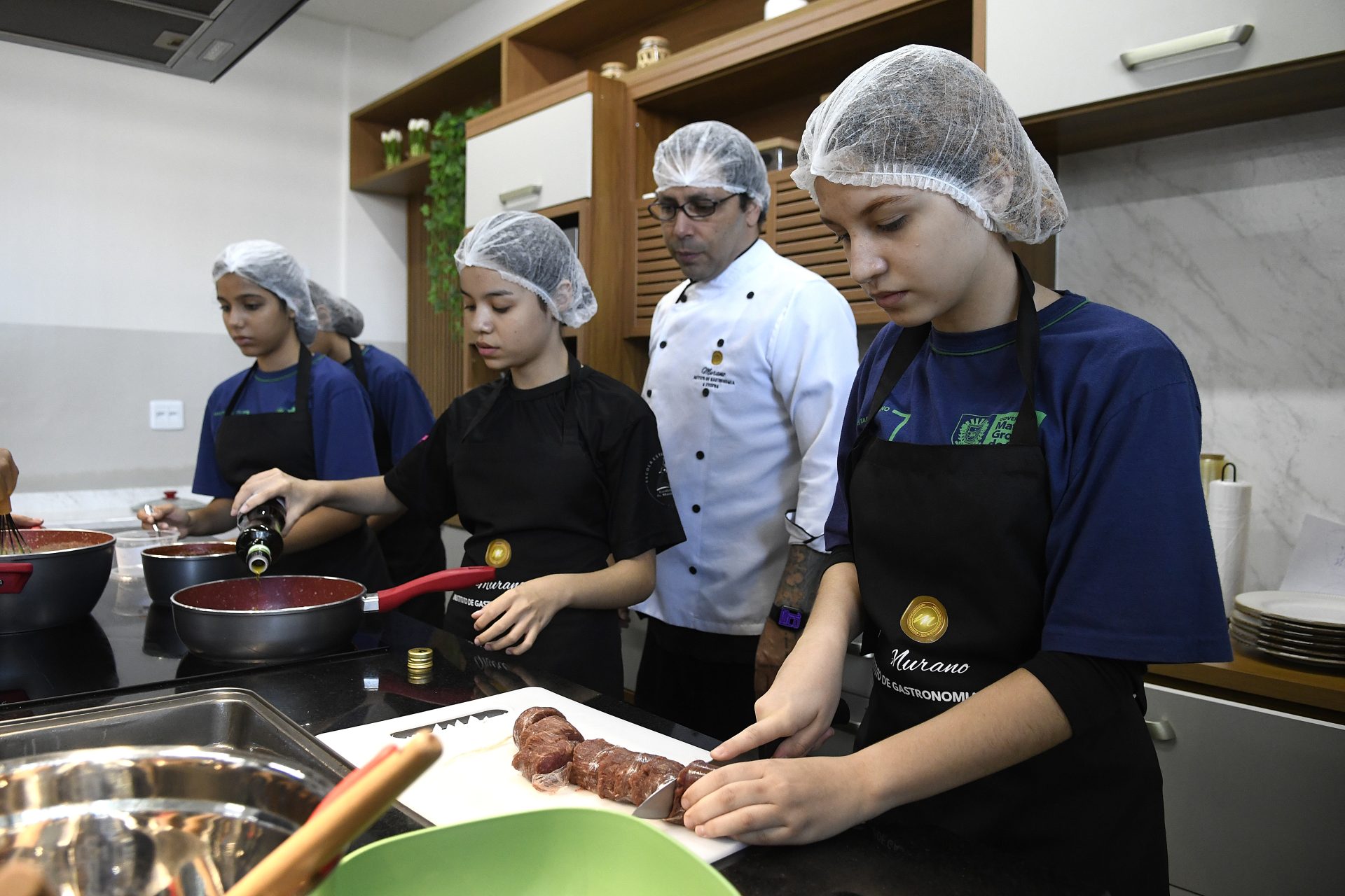 Master Chef na Rede Estadual: alunos aprendem gastronomia e sonham com sucesso na carreira profissional Master Chef na Rede Estadual: alunos aprendem gastronomia e sonham com sucesso na carreira profissional