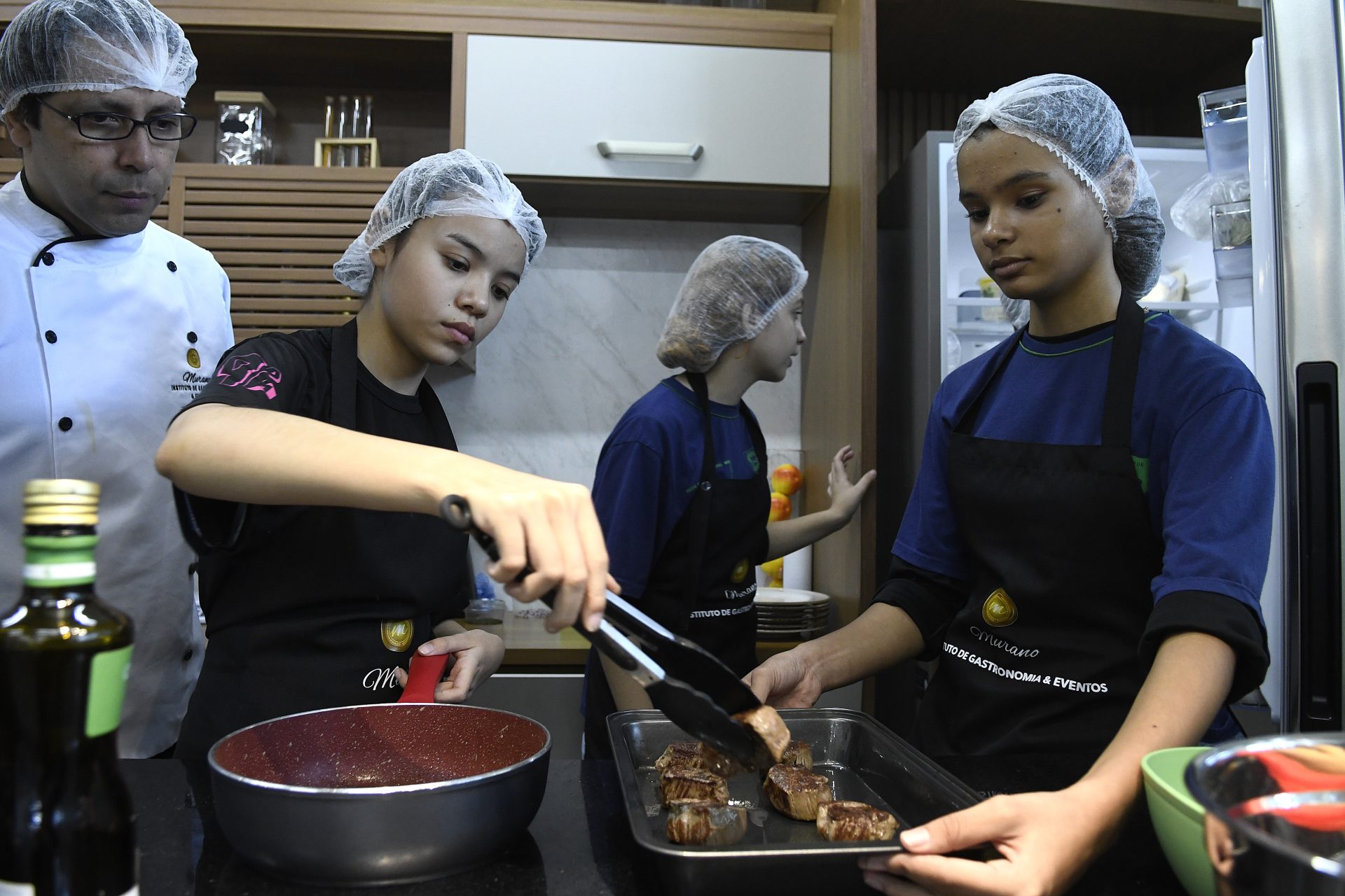 Master Chef na Rede Estadual: alunos aprendem gastronomia e sonham com sucesso na carreira profissional Master Chef na Rede Estadual: alunos aprendem gastronomia e sonham com sucesso na carreira profissional