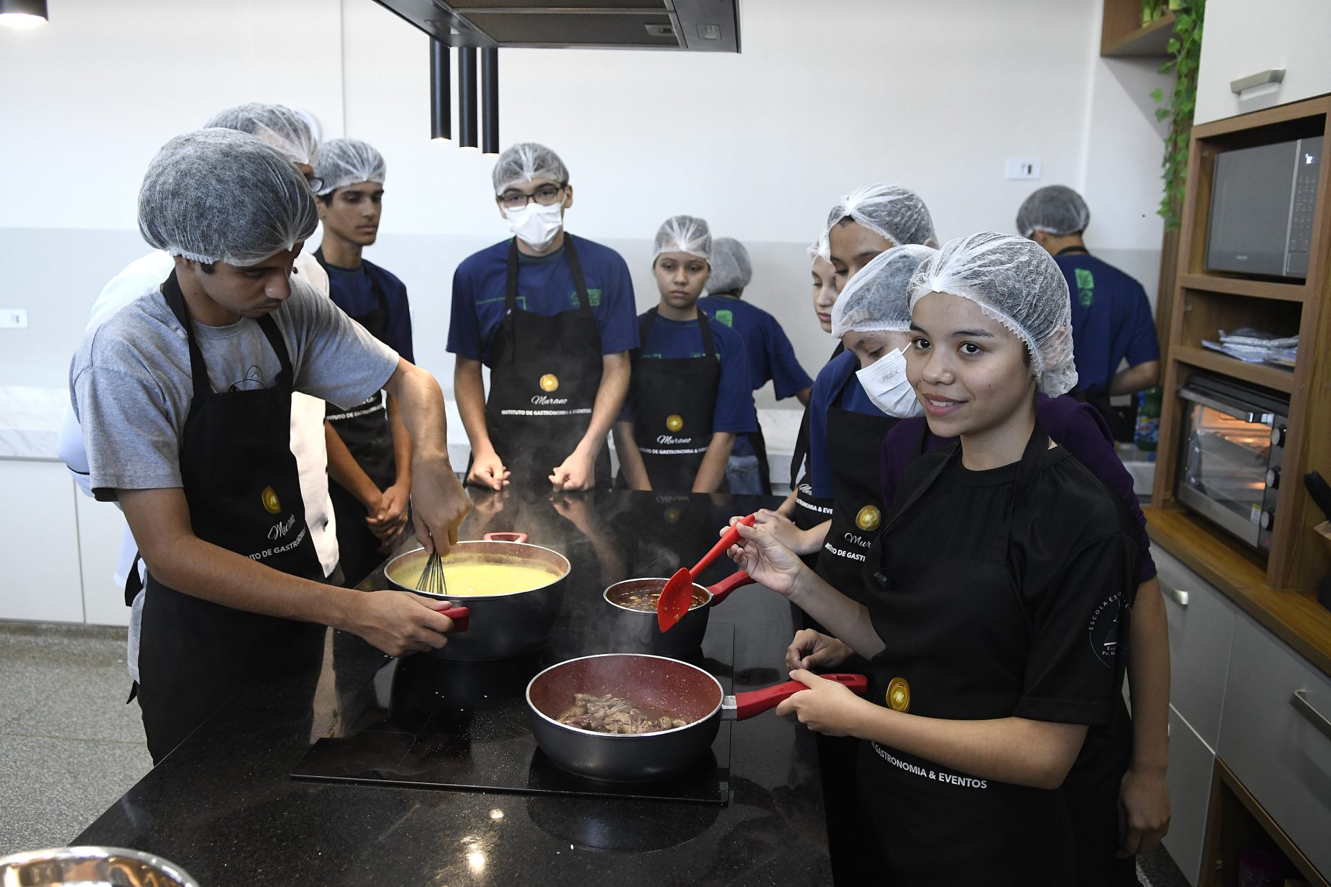 Master Chef na Rede Estadual: alunos aprendem gastronomia e sonham com sucesso na carreira profissional Master Chef na Rede Estadual: alunos aprendem gastronomia e sonham com sucesso na carreira profissional