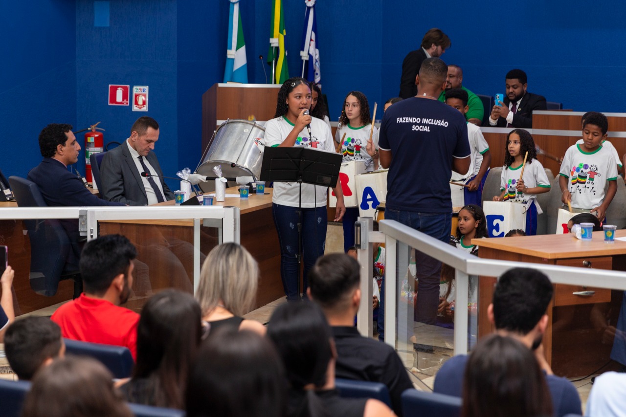 Vereadores realizam sessão solene alusiva ao Dia do Profissional de Educação Física Vereadores realizam sessão solene alusiva ao Dia do Profissional de Educação Física
