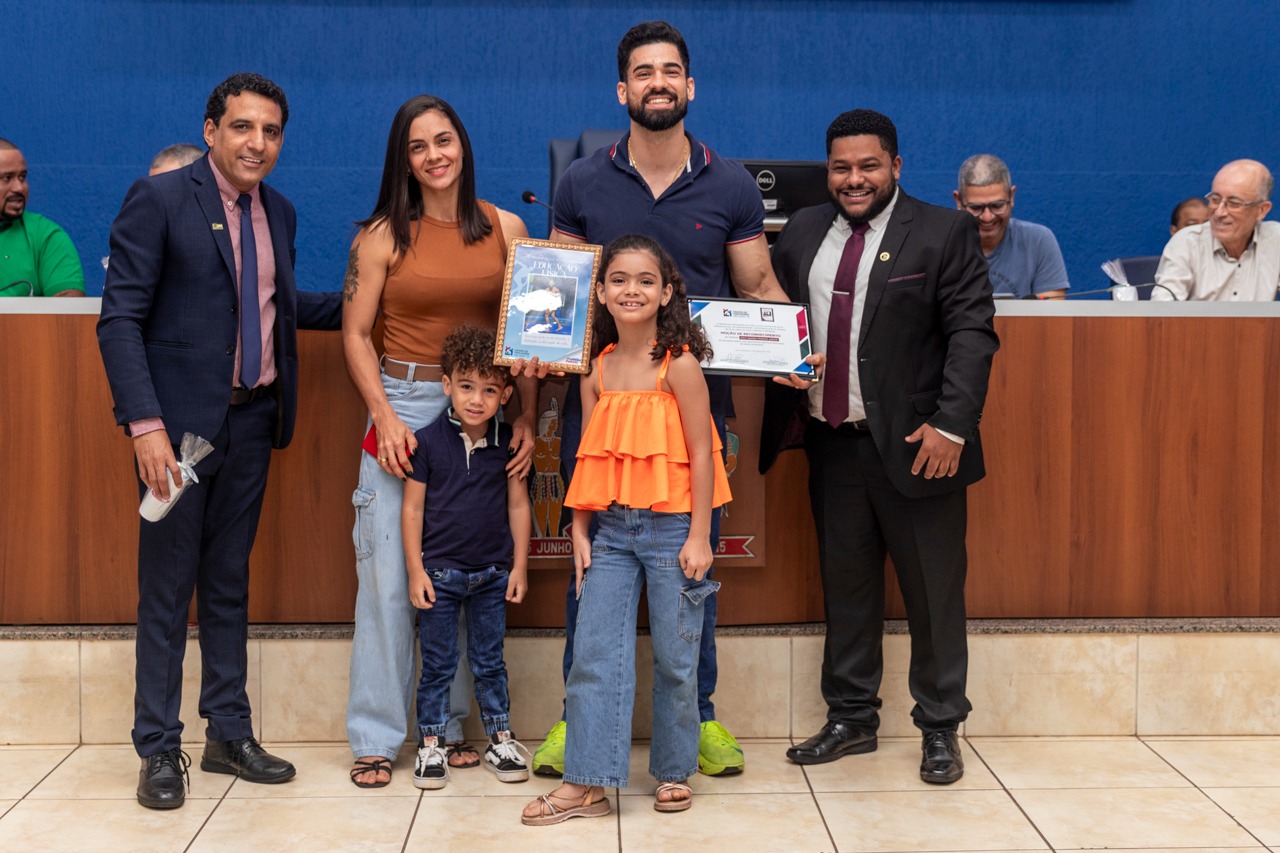 Vereadores realizam sessão solene alusiva ao Dia do Profissional de Educação Física Vereadores realizam sessão solene alusiva ao Dia do Profissional de Educação Física