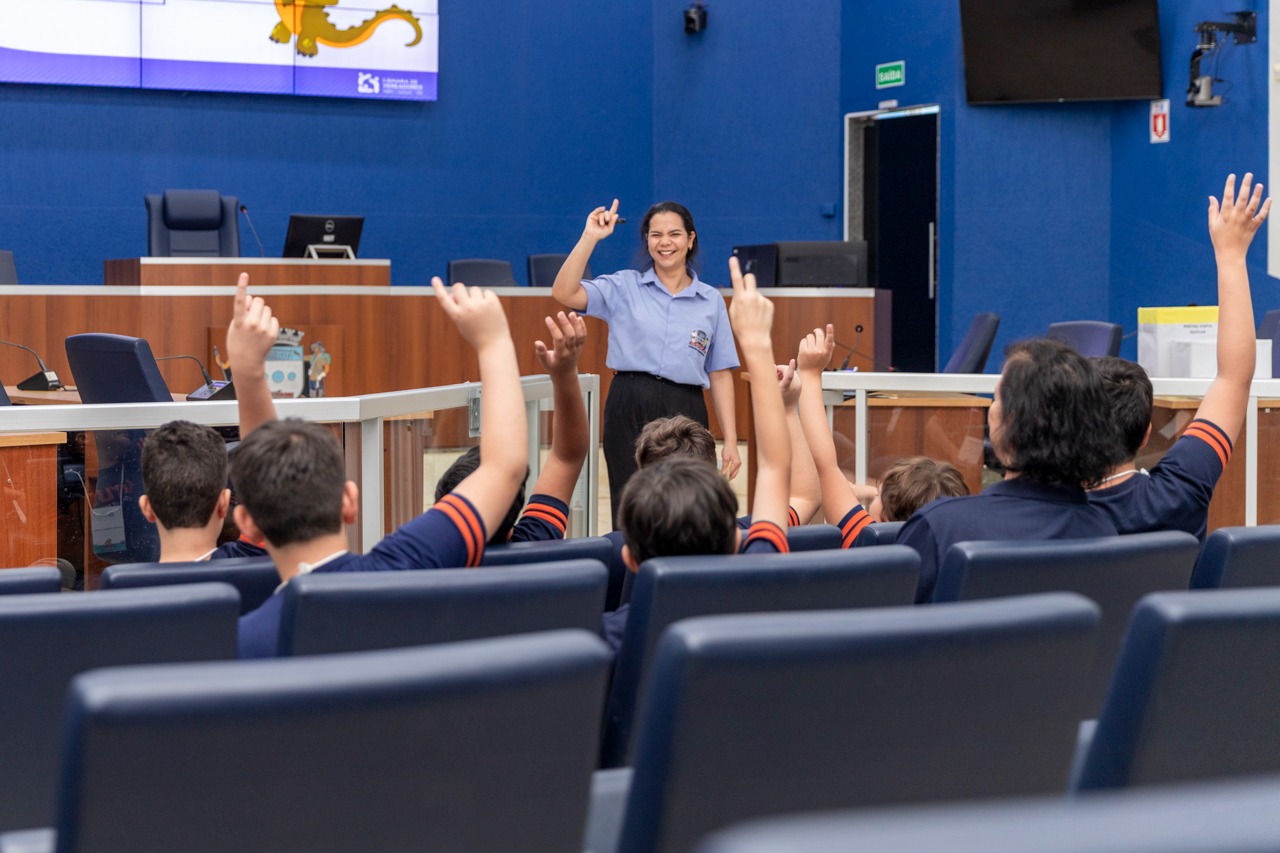 Câmara recebe alunos da escola Exitus no projeto Visita Guiada