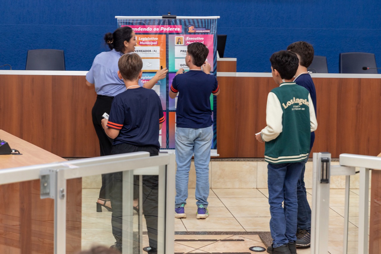 Câmara recebe alunos da escola Exitus no projeto Visita Guiada