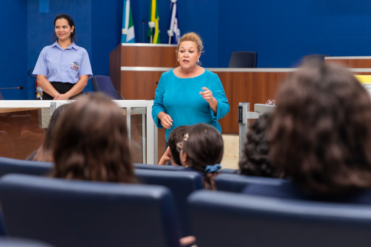 Câmara recebe alunos da escola Exitus no projeto Visita Guiada