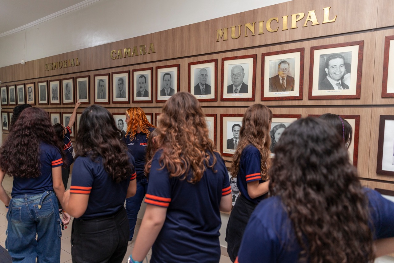 Câmara recebe alunos da escola Exitus no projeto Visita Guiada