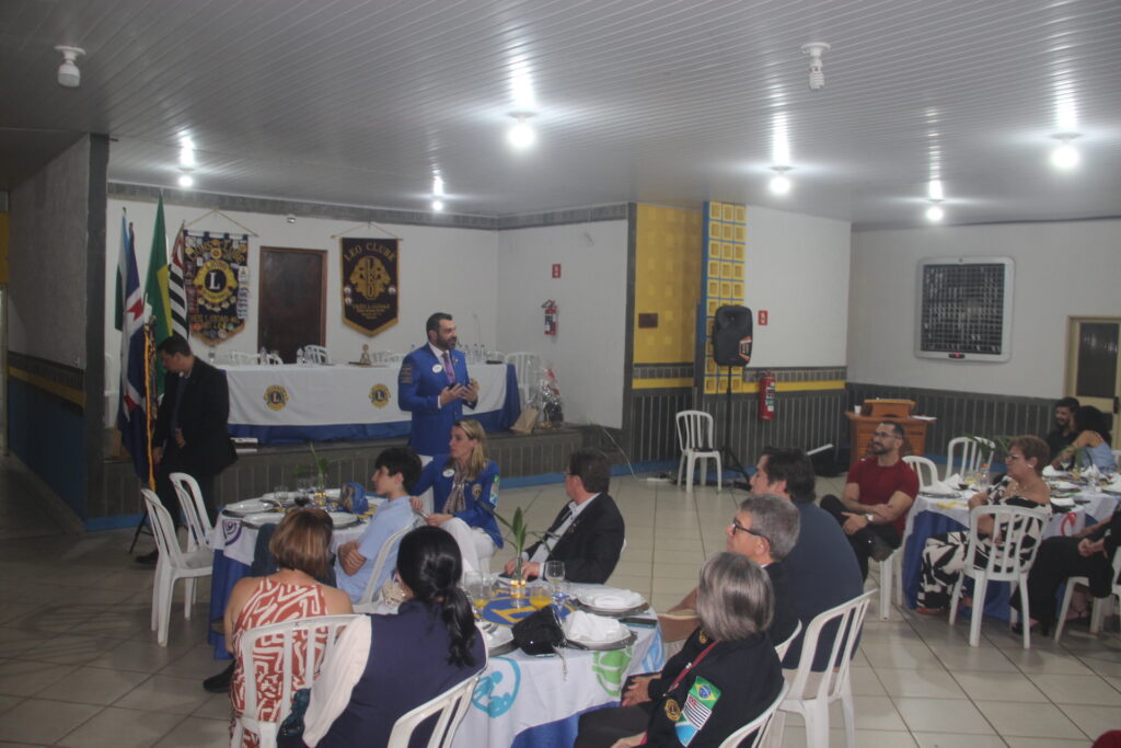 Lions Clube empossa novo presidente em cerimônia marcada por emoção e compromisso com a comunidade