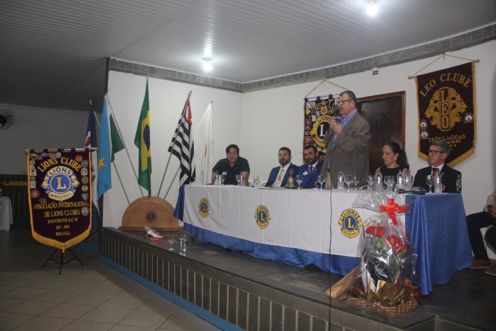 Lions Clube empossa novo presidente em cerimônia marcada por emoção e compromisso com a comunidade