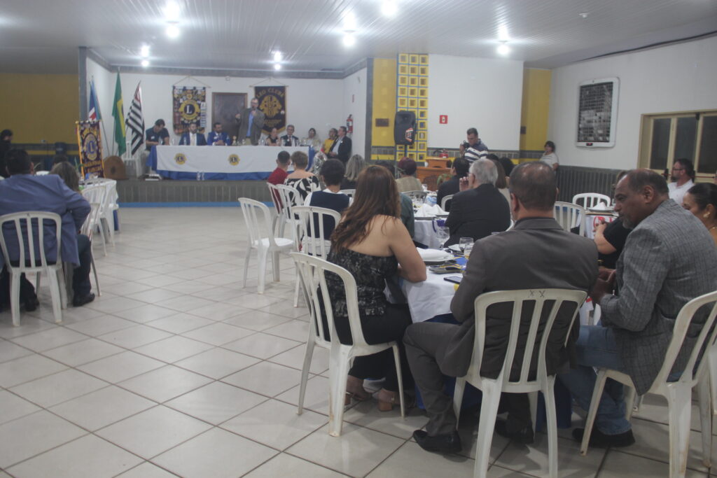 Lions Clube empossa novo presidente em cerimônia marcada por emoção e compromisso com a comunidade
