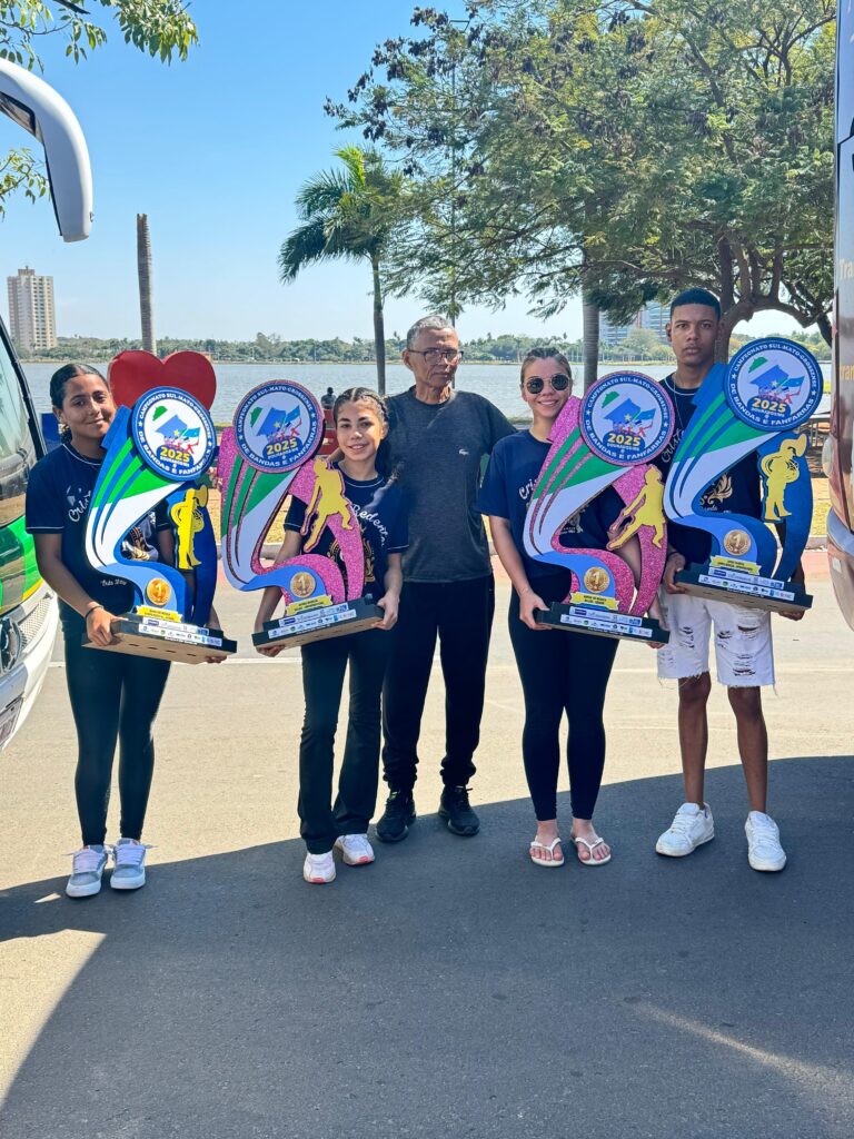Bi-campeã Estadual 2025, Banda Marcial Cristo Redentor é recebida com carreata em Três Lagoas Bi-campeã Estadual 2025, Banda Marcial Cristo Redentor é recebida com carreata em Três Lagoas