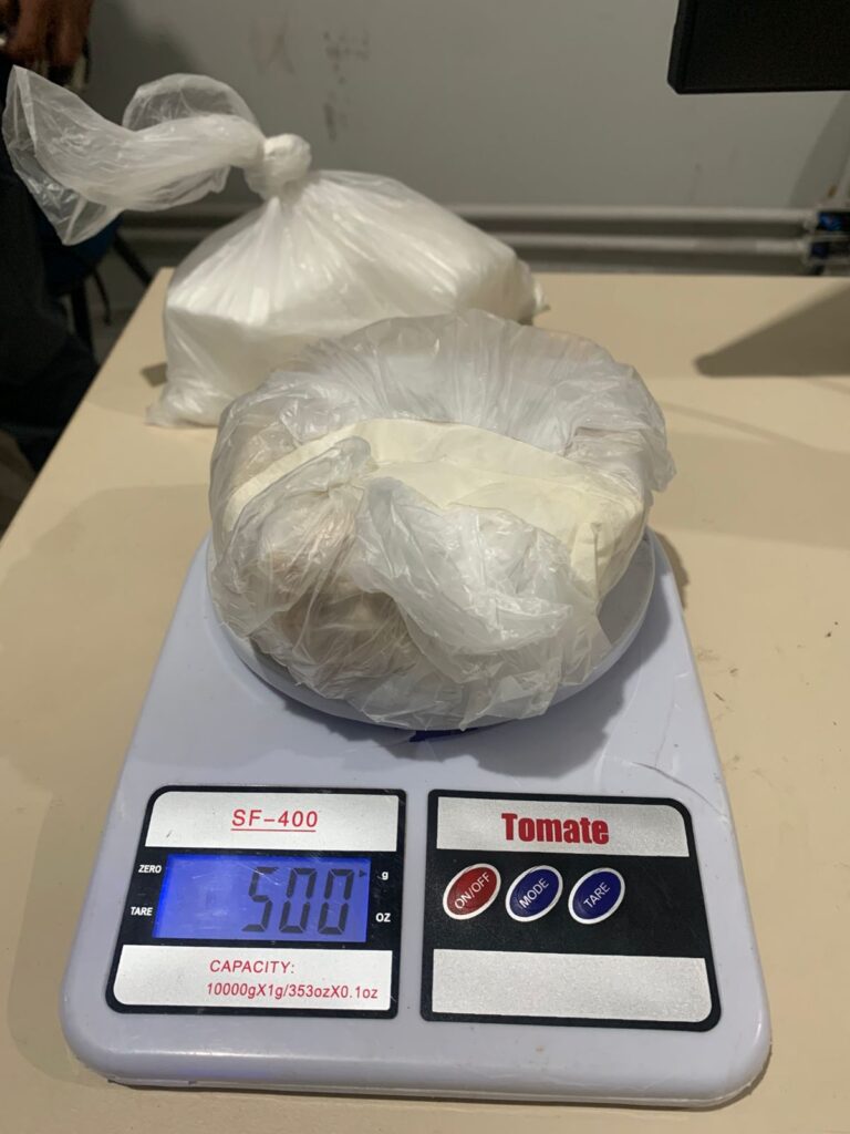 Casal é detido pela PM com 1 kg de droga em Três Lagoas Casal é detido pela PM com 1 kg de droga em Três Lagoas
