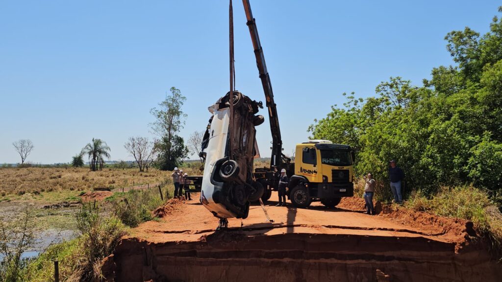 Prefeitura de Três Lagoas atua na recuperação da Estrada do Katayama e constrói desvio para garantir tráfego de veículos Prefeitura de Três Lagoas atua na recuperação da Estrada do Katayama e constrói desvio para garantir tráfego de veículos