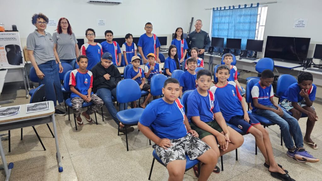 2º Batalhão de Polícia Militar realiza palestras na Escola Municipal Parque São Carlos, em prevenção ao Bullying