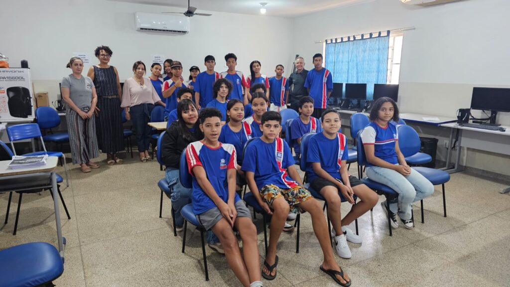 2º Batalhão de Polícia Militar realiza palestras na Escola Municipal Parque São Carlos, em prevenção ao Bullying