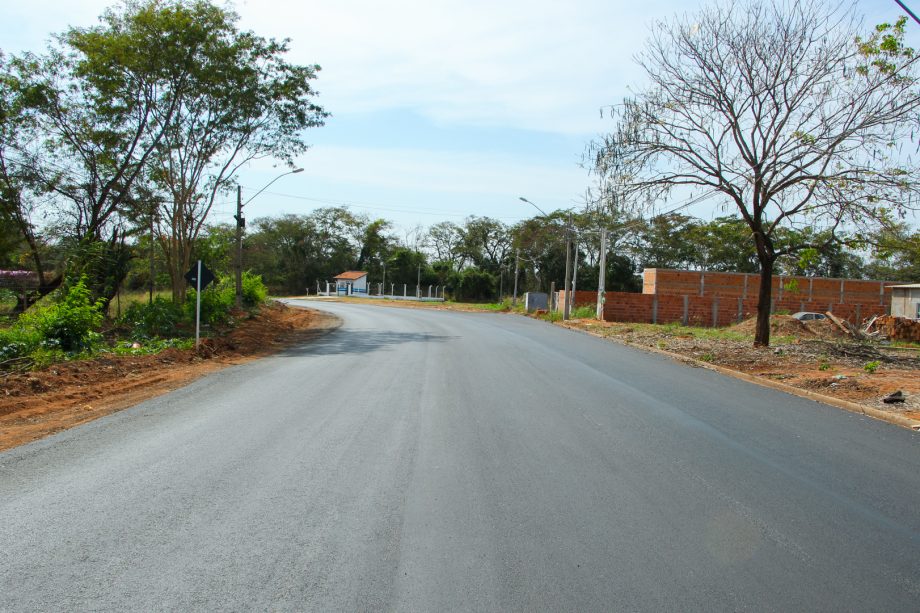 Prefeitura finaliza recapeamento na Rua Egídio Thomé Prefeitura finaliza recapeamento na Rua Egídio Thomé