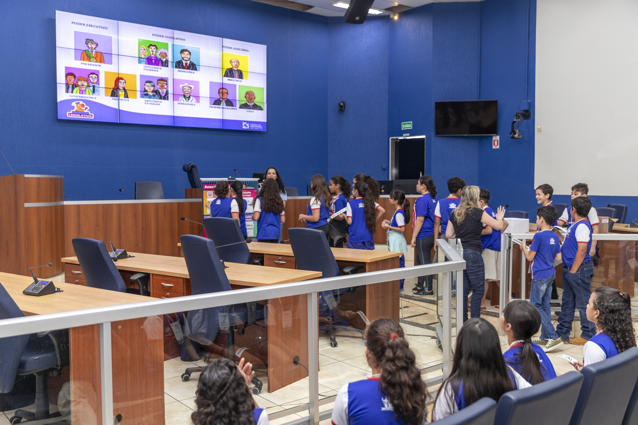 Estudantes da EM Gentil Rodrigues Montalvão participam do programa Visita Guiada