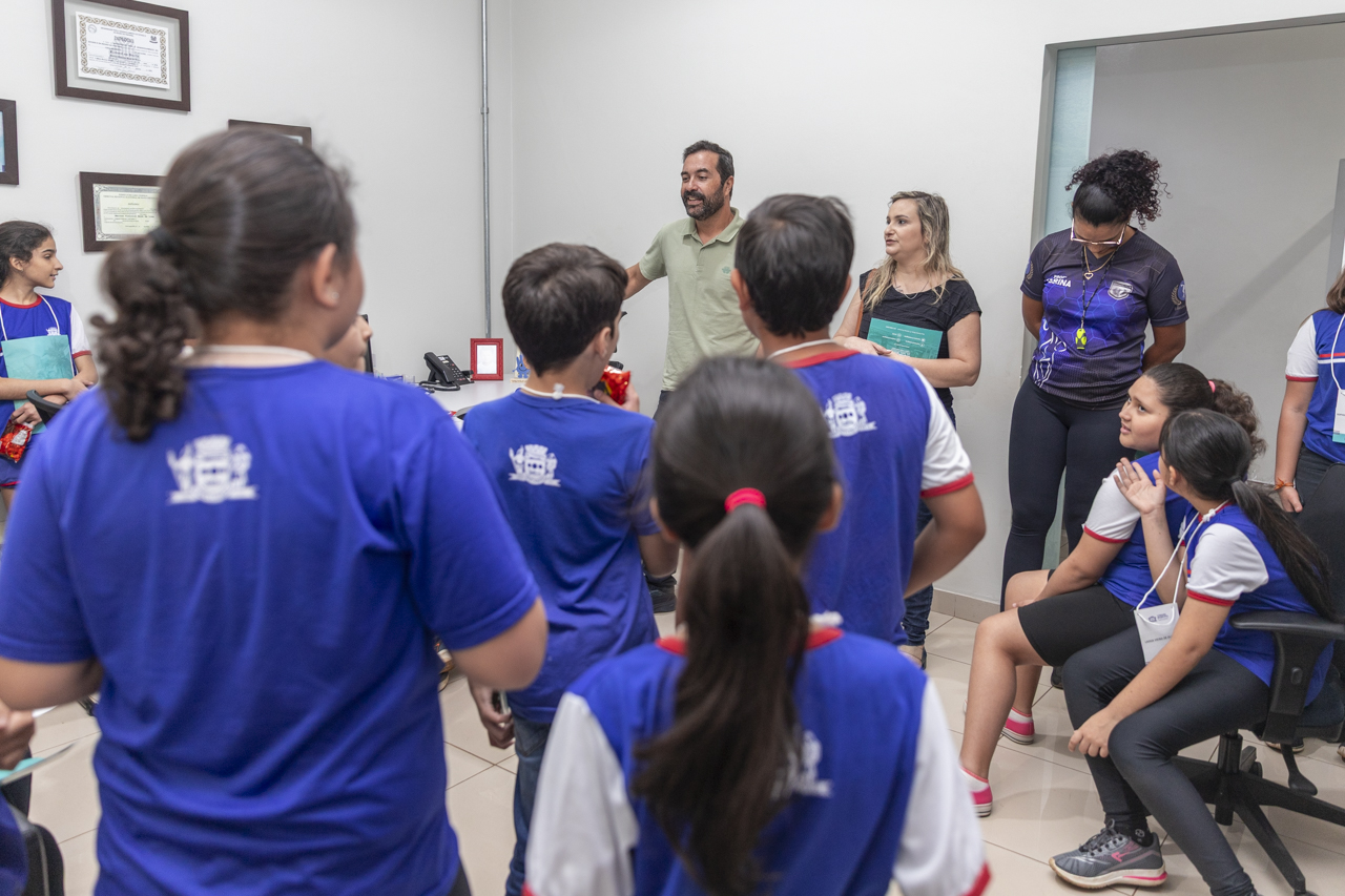 Estudantes da EM Gentil Rodrigues Montalvão participam do programa Visita Guiada